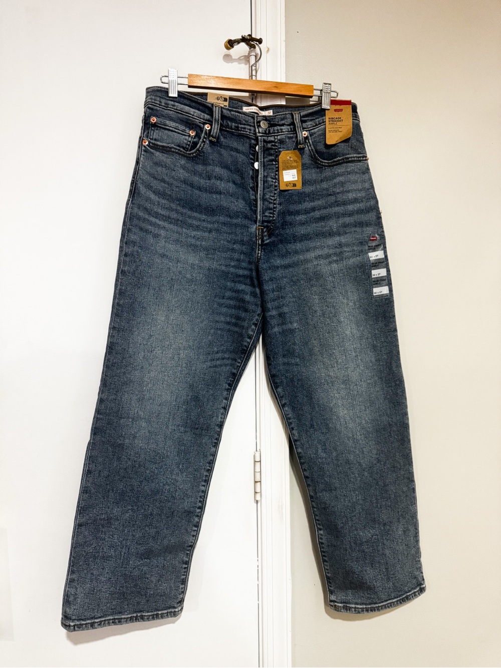 NWT Levi's Ribcage Straight Ankle Jeans in Medium Wash